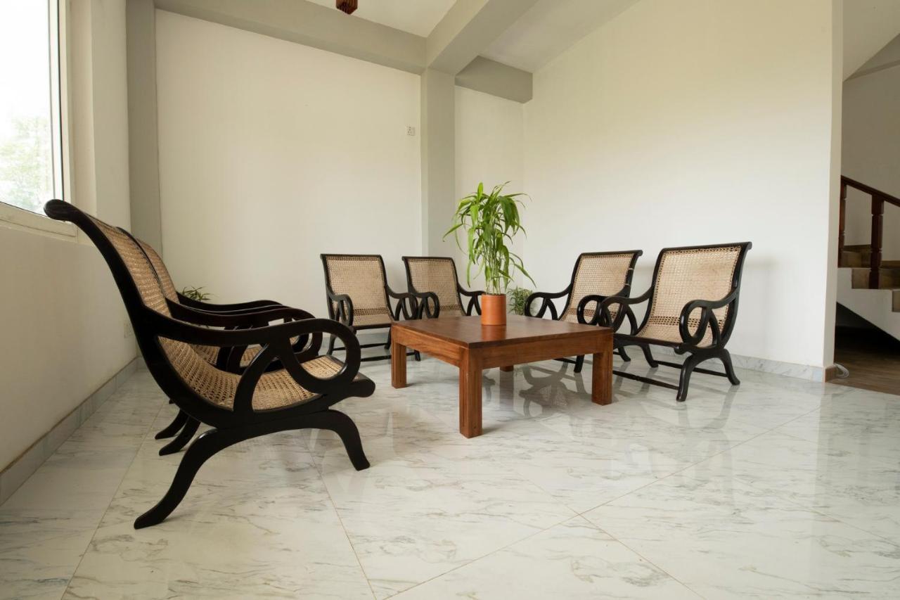 Chaarya Lake Hotel Tissamaharama Bagian luar foto